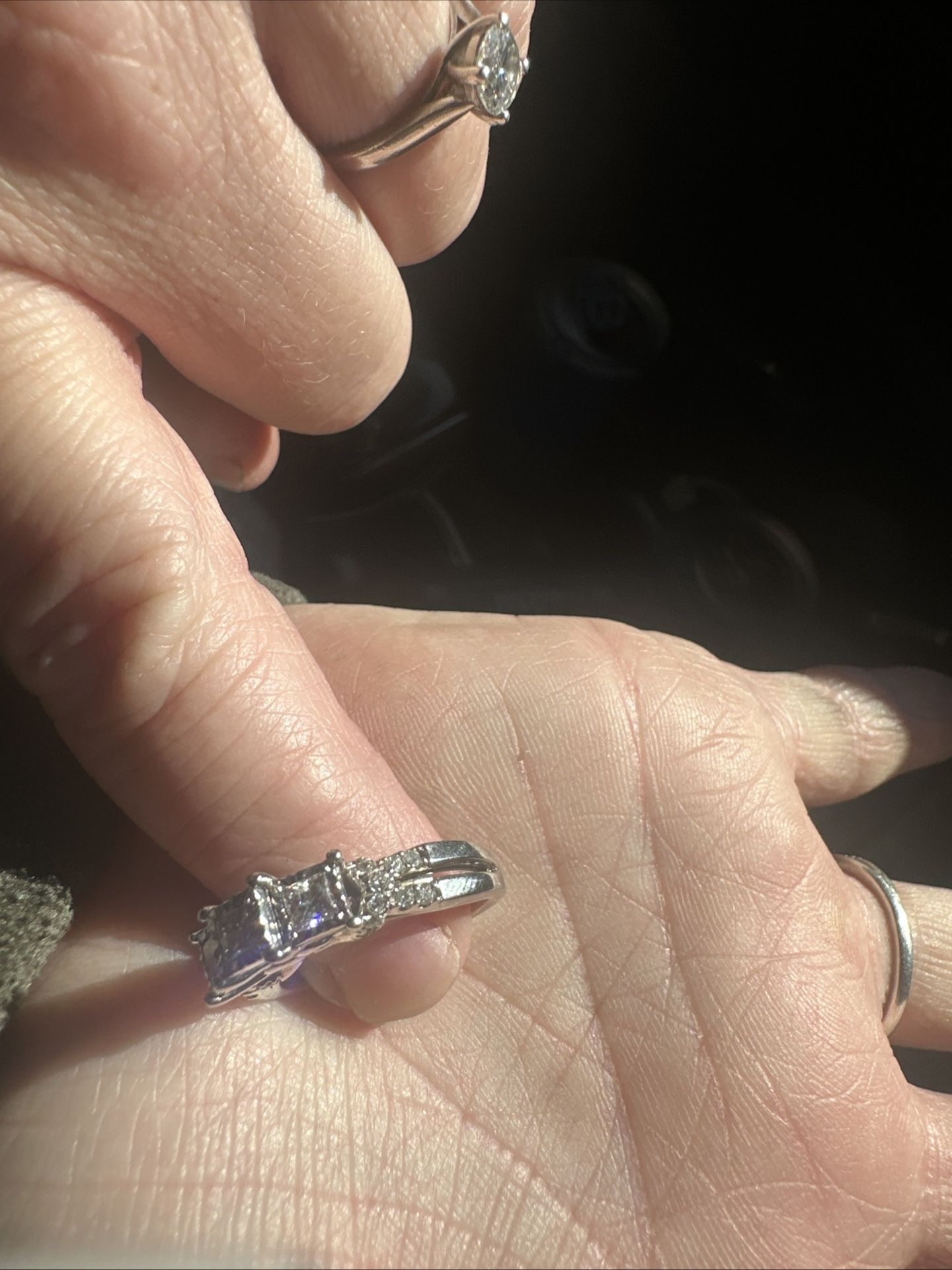 size 4-5, Silver, 3 diamonds
