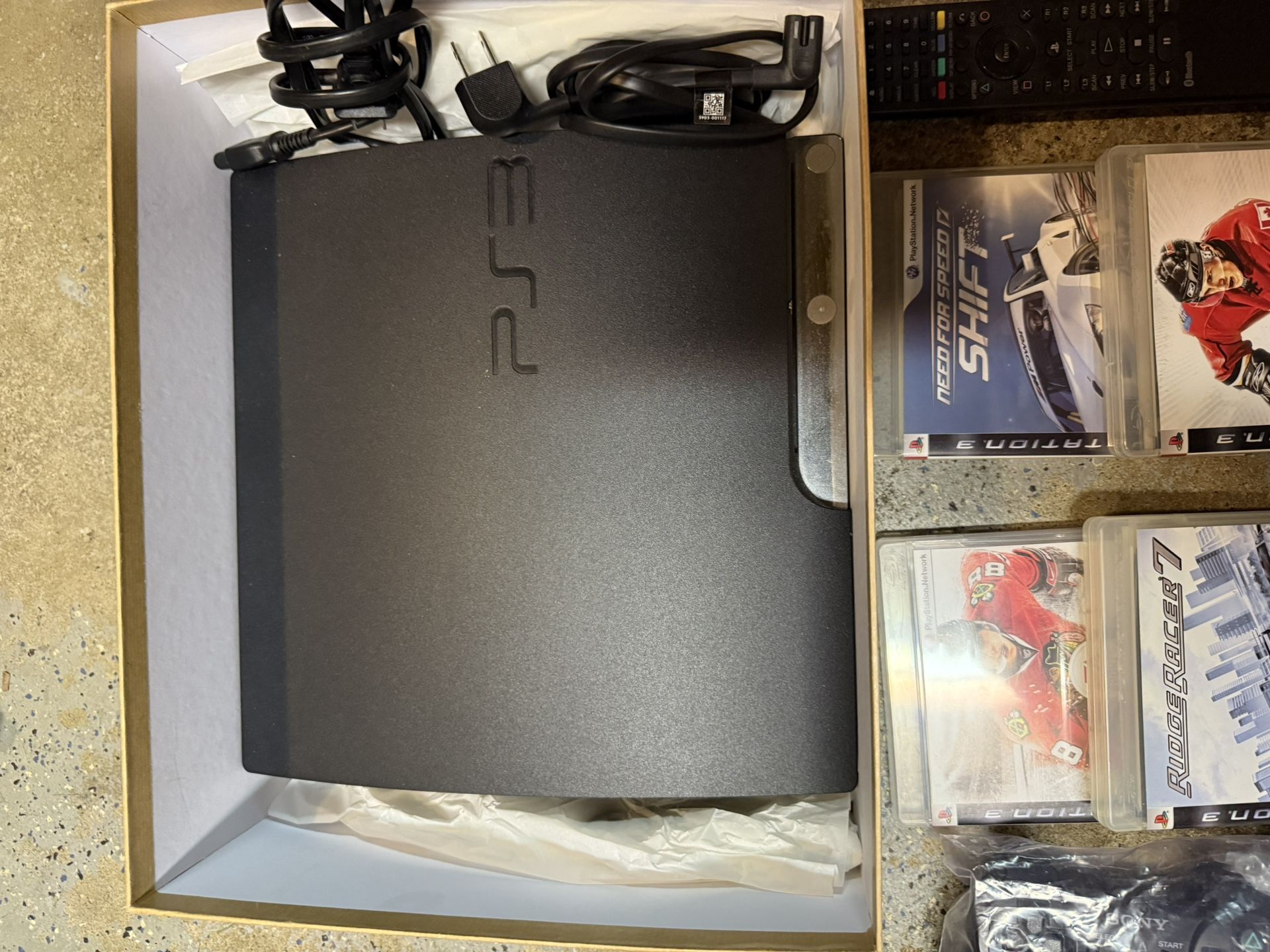 Sony Playstation 3 with 6 games and 2 Controllers