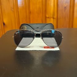 Ray-Ban Aviator Sunglasses – Authentic, Great Condition + Case