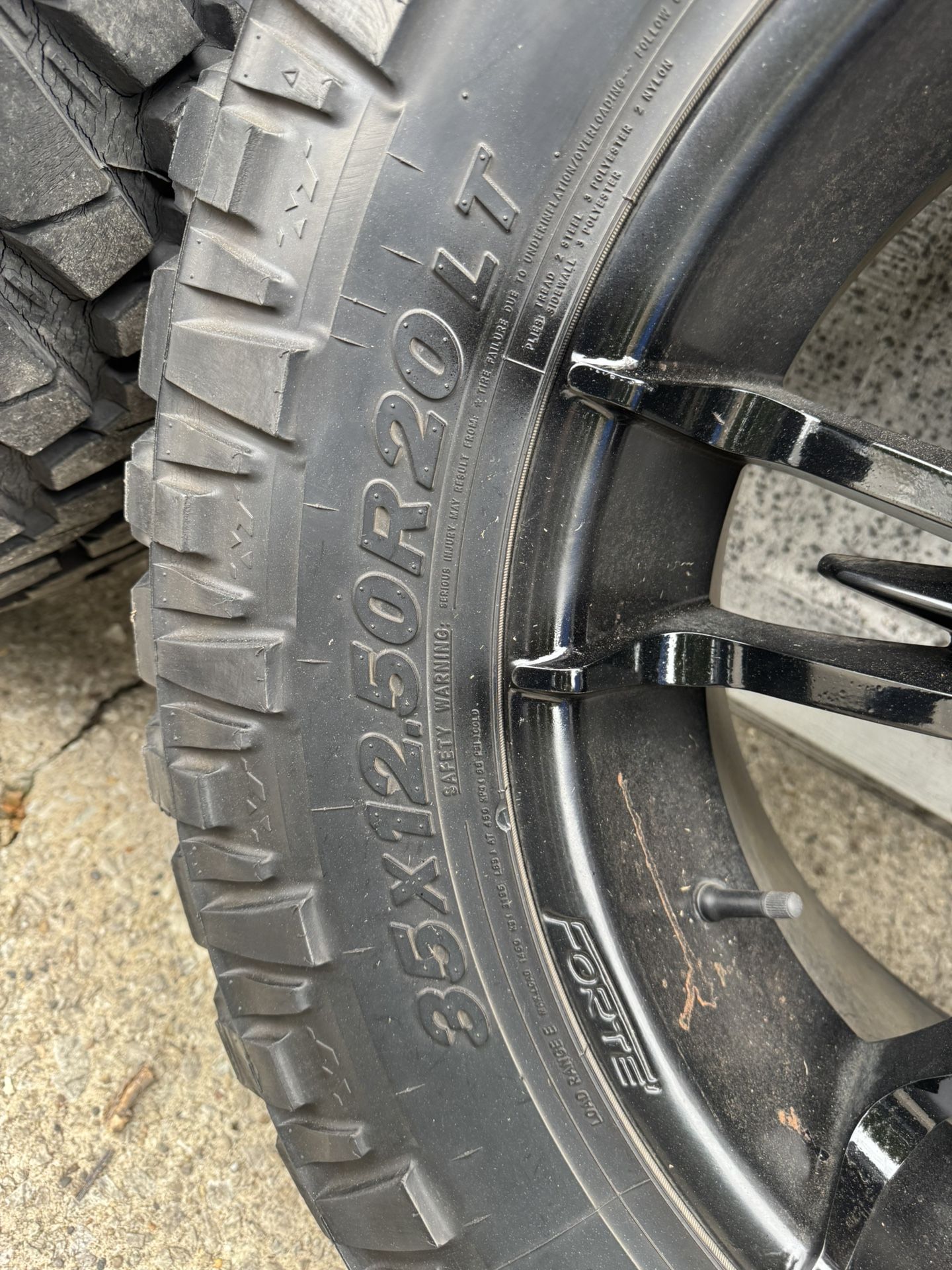 nitto tires  whit rims 20 size  used