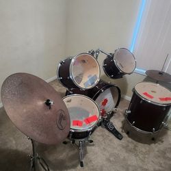 7 Piece Drum Set