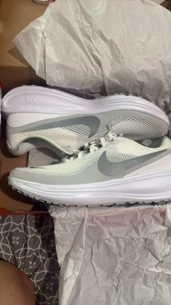Mens Nike revolution 8  size 8.5