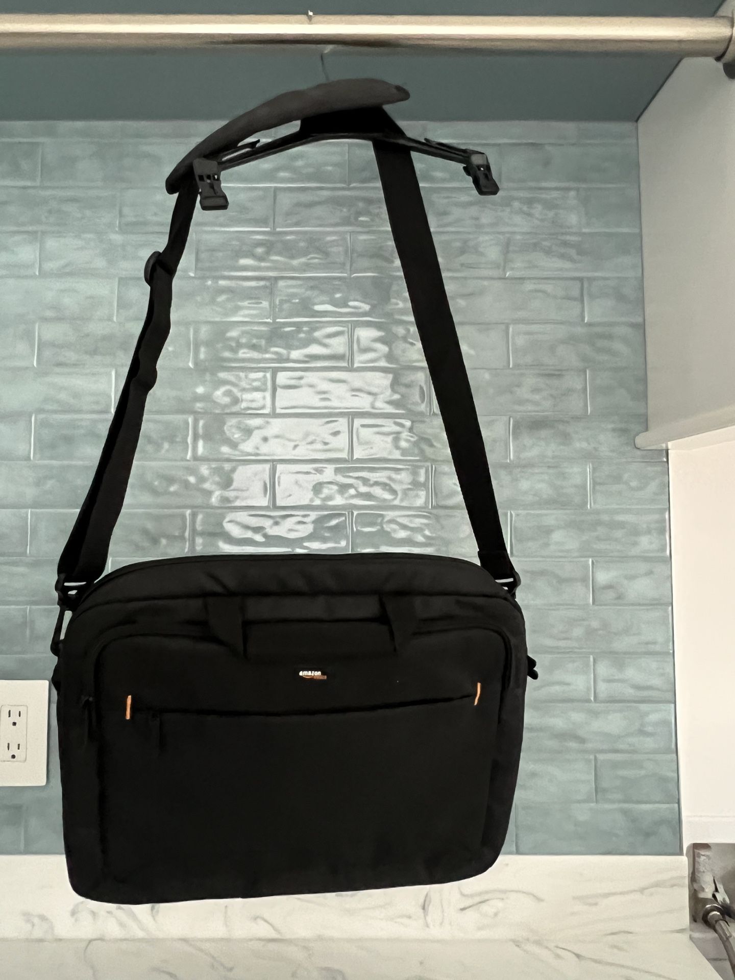 AmazonBasics 15.6-inch laptop bag