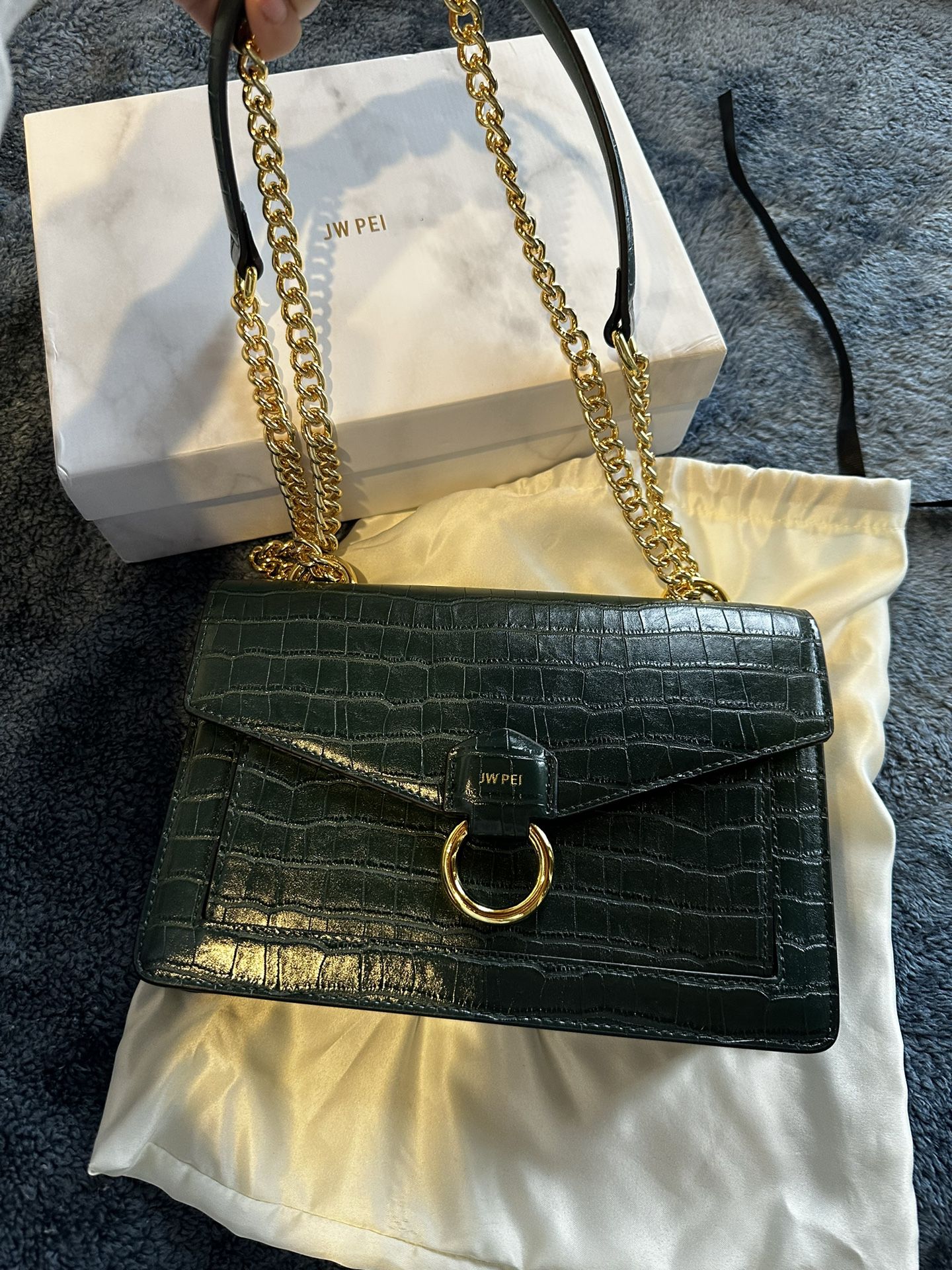 JW PEI Envelope Chain Crossbody for Sale in Northbrook, IL - OfferUp