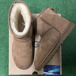 UGG Classic mini II size 7.5men/9women