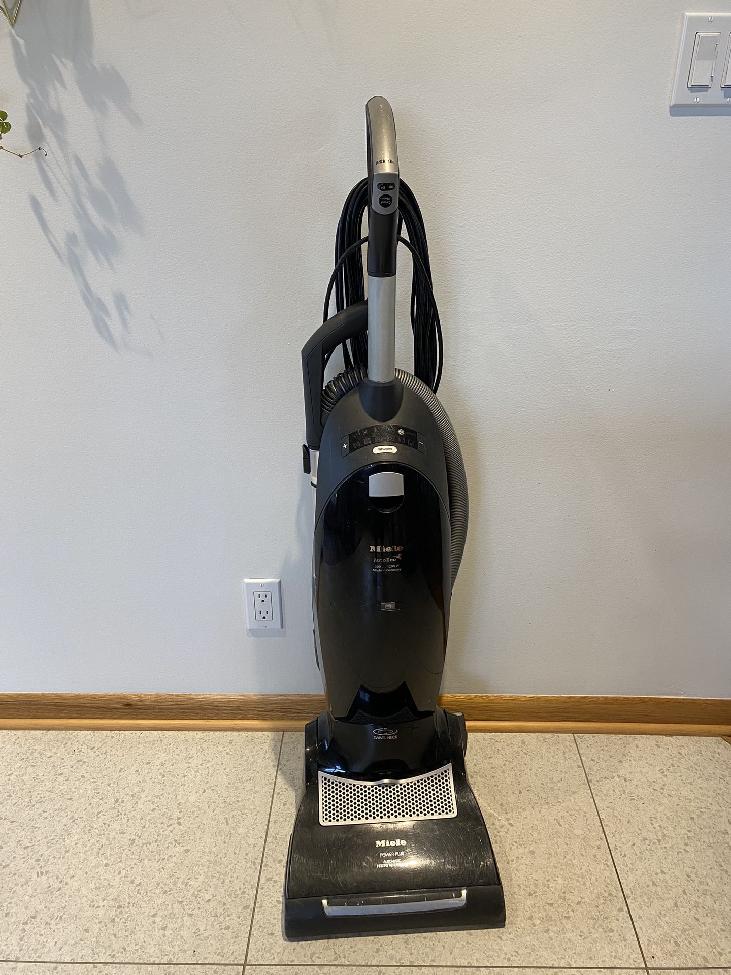 Miele Upright Vacuum Cleaner S 7000