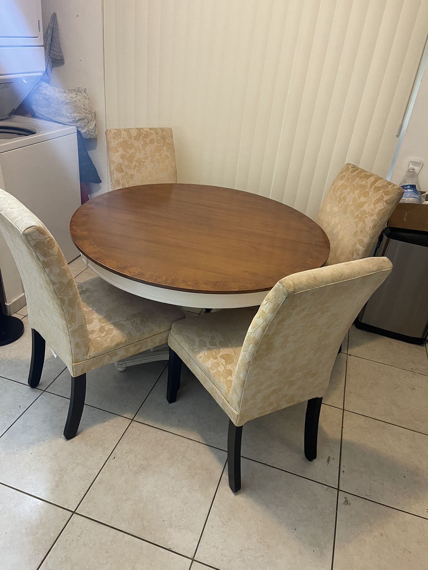 Kitchen Or Dinning Round Table With 4 Chairs