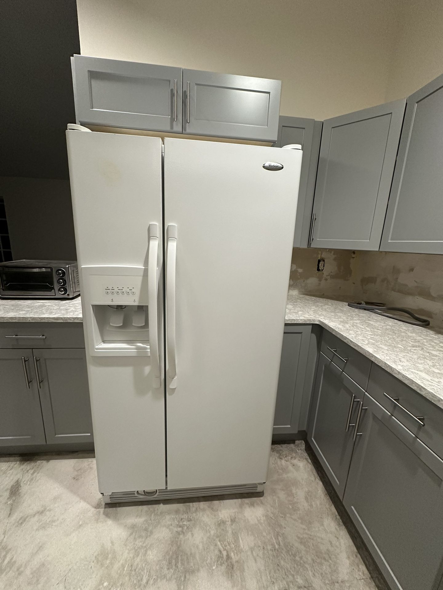 Whirlpool Refrigerator Freezer Works Great!