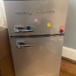 Mini Fridge 