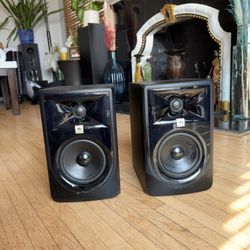 JBL 305P MkII Studio Monitor Speaker (Professional Audio)