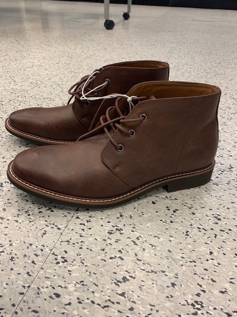 GUESS chukka boots BRAND NEW with tag still on them !!!