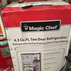 Free: 4.5ft Two Door Fridge, It Does Not Cool 