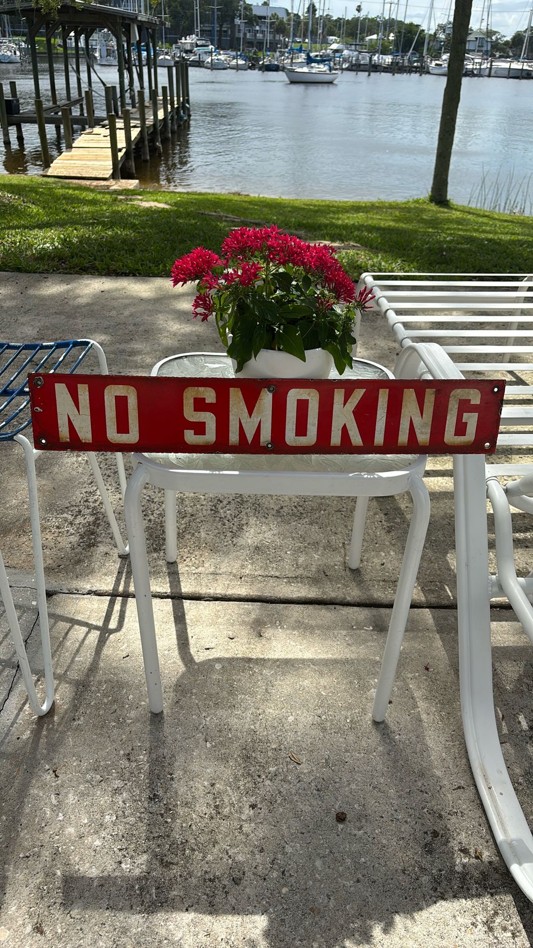 NO SMOKING SIGN