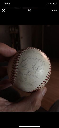 Autographed baseball. Vintage ball by old dodgers players.