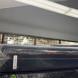 QUEEN SIZE SEALY POSTUREPEDIC ELITE HYBRID (SOFT) MATTRESS & BOX SPRING BED SET