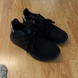 Women’s Size 6 Adidas Sneakers