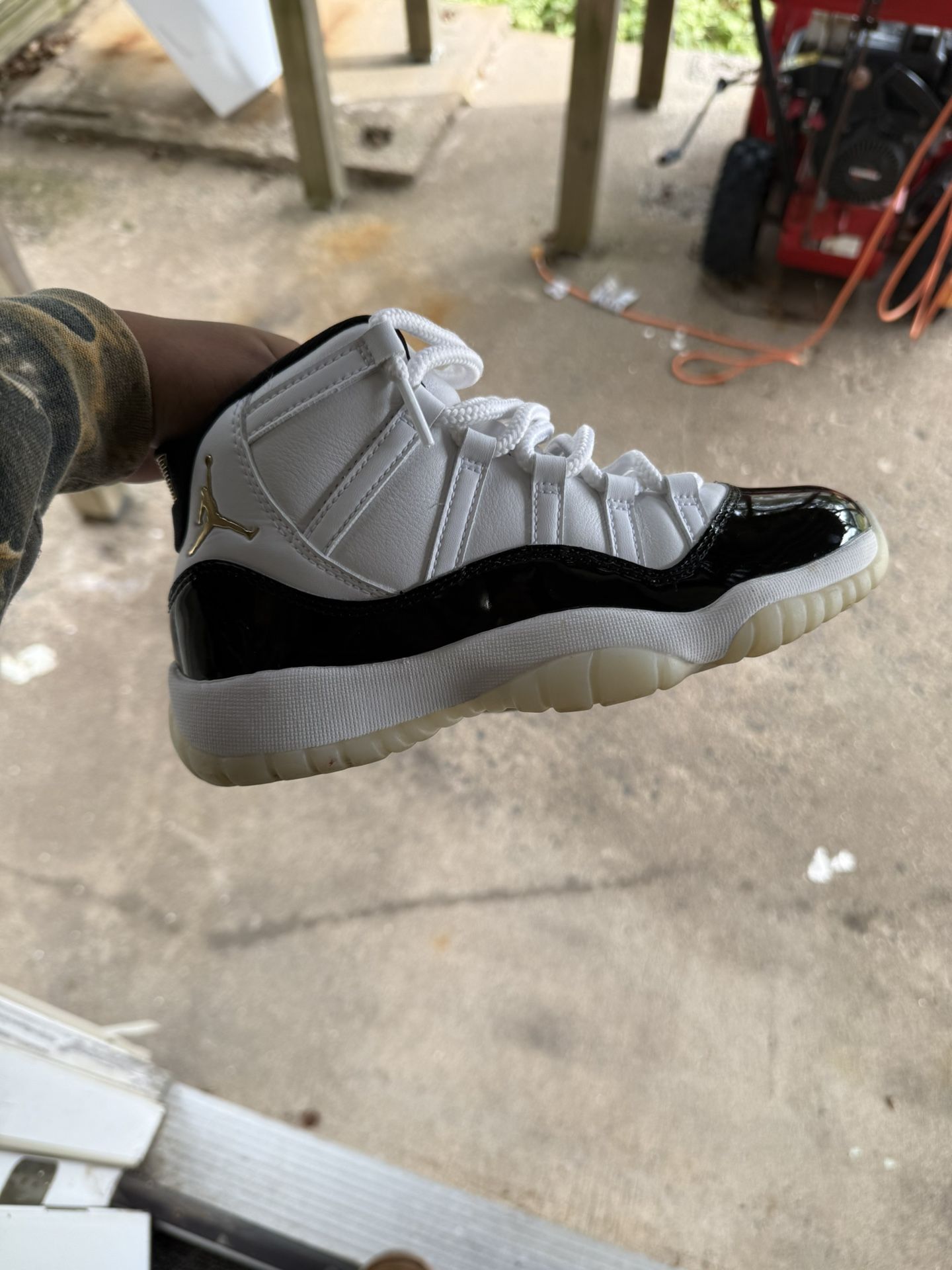 JORDAN 11 Retro 🖤🤍
