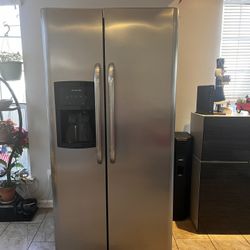 Perfect Extra Storage Fridge – Cold & Clean! For Only $50