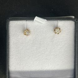 14k Diamond Earring 