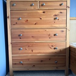 IKEA Hemnes Bedroom Set w/ 6-Drawer Dresser and Queen Bed Frame w/mattress