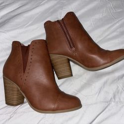 Super Cute LC Lauren Conrad Women’s Boots, Size 5.5 US 