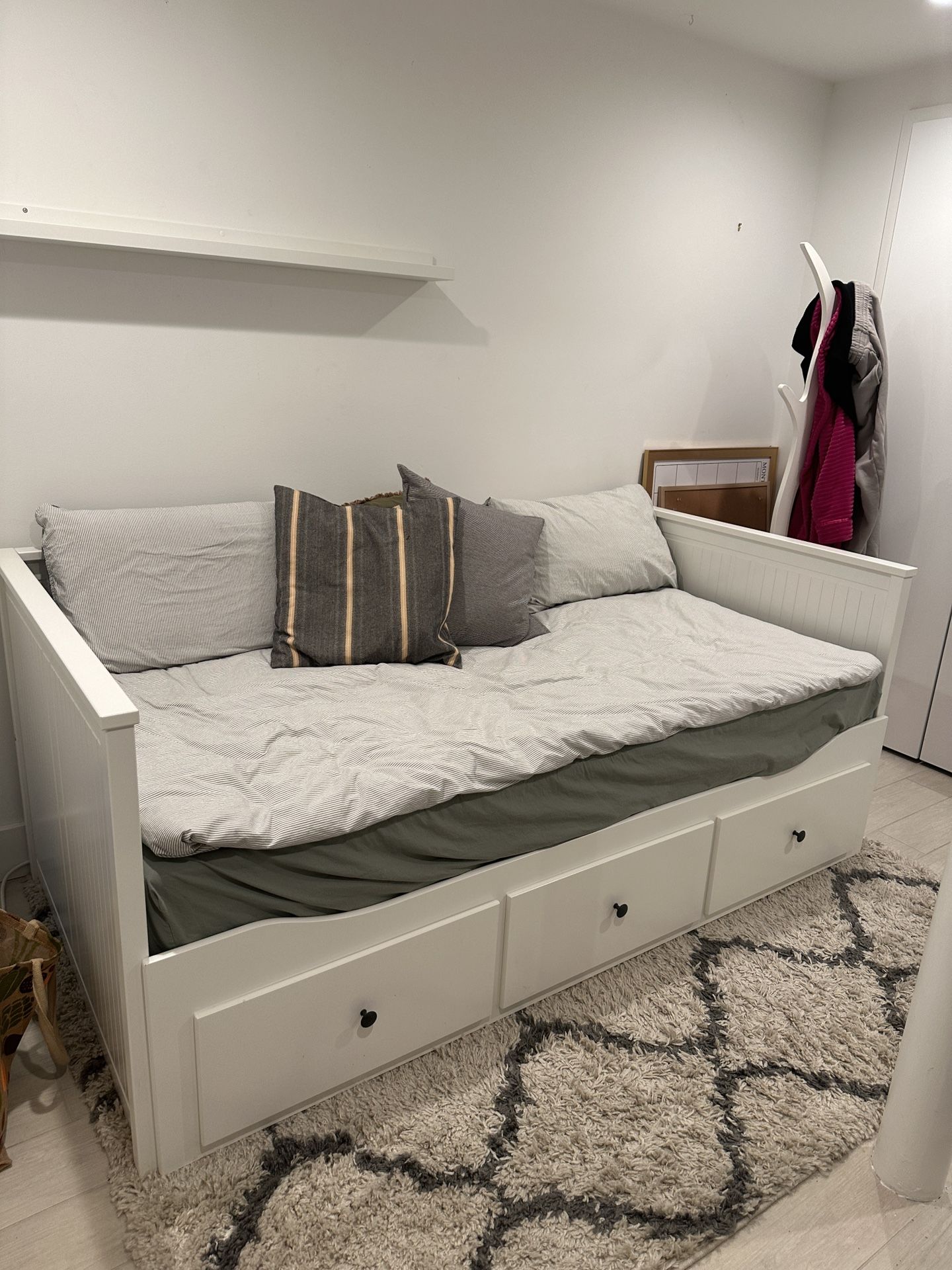 IKEA HEMNES Daybed and Dresser - Kids/Guest Bedroom Set