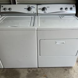 Kenmore Washer And Kenmore Eléctric Dryer 