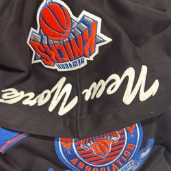 Medium Men’s Knicks Hoodie HMU With Offer