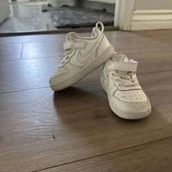 White Nike Force