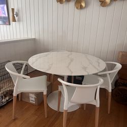 Modern Round Dining Table + 4 Chairs – Faux Marble Top