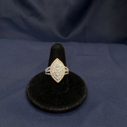 10K2T Marquise Cluster Diamond Ring 