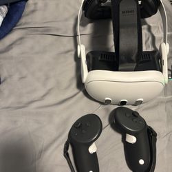 Oculus Quest 3 128GB w extras - need GONE ASAP