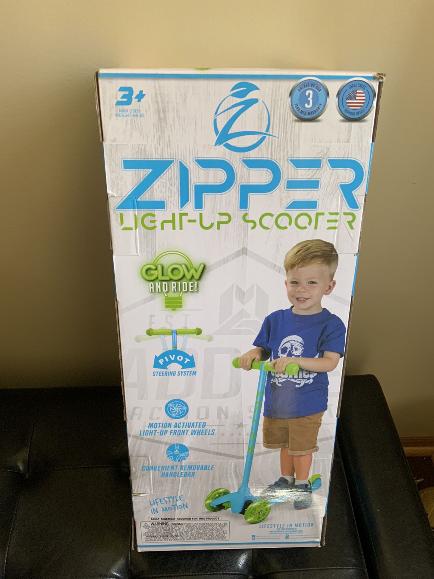 ZYcom Zipper Light up Kids Scooter New 