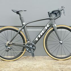 Trek Madone 9.0 54cm Medium Full carbon aero road bike Shimano Ultegra 11sp for Sale in Lake Forest CA OfferUp