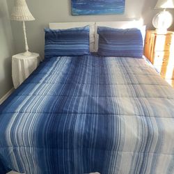 Queen Bed And Mattress Framed Headboard  Quilt Pillow Shams 