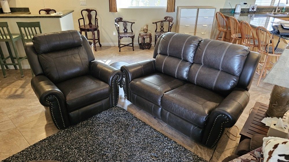 Nice!! Brown leather reclining couch and chair. High Quality, Super comfortable, Beautiful Condition