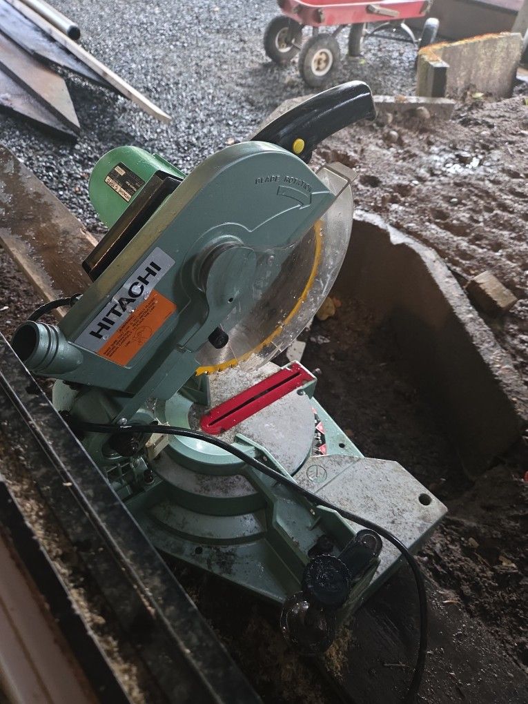 Hitachi miter saw
