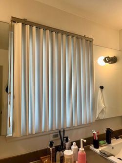 Window blinds / shade