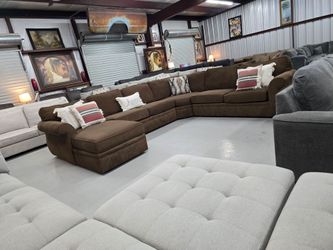 Broyhill Sectional Couch with Pullout Sleeper – D117