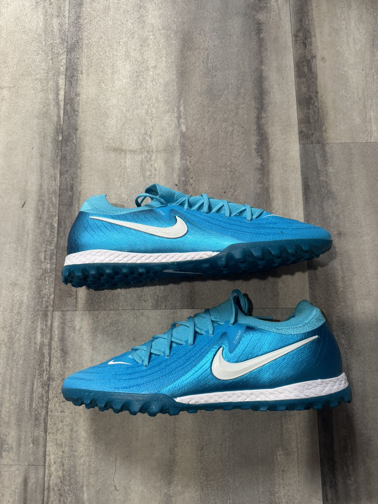 Size 9.5 Brand new Nike Phantom GX 2 pro TF ACC indoor soccer shoes