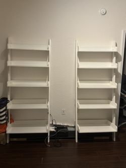 Two Wall Stand Good Condición In White Color 