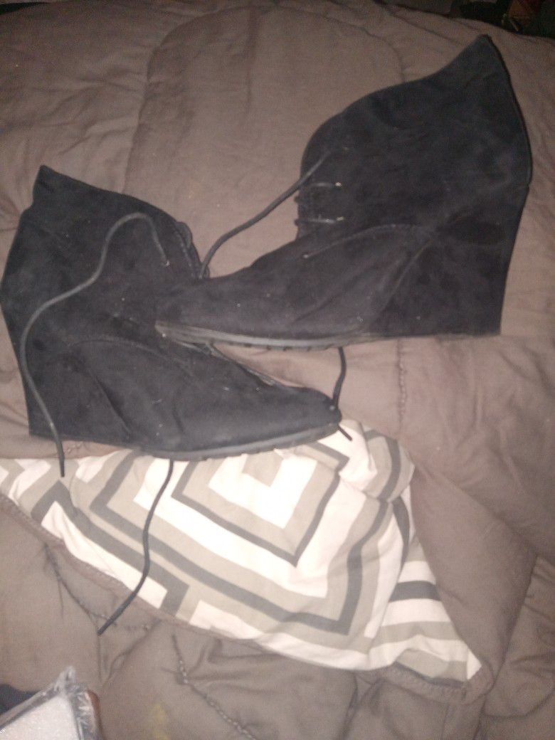 Forever 21 Suede Wedge Boot Size 6