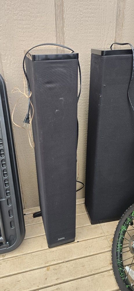 Set Of 2 Towers Speakers Definitive Technology