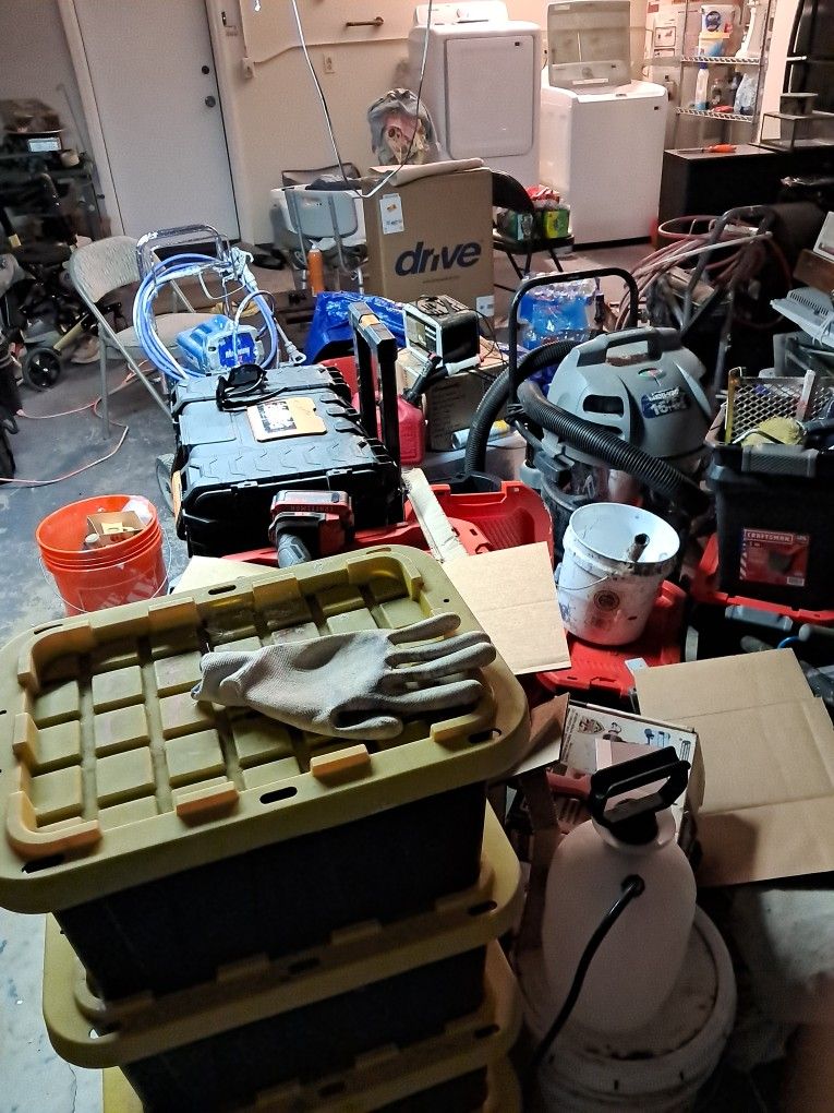 Garage Sale. 790q Pearl St Ventura Ca 93004