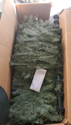 Christmas Tree- 7.5 -lights-Star-Skirt