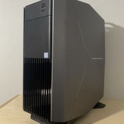 Alienware Aurora R8 RTX 2070 Super Gaming PC with monitor keyboard and mouse. 