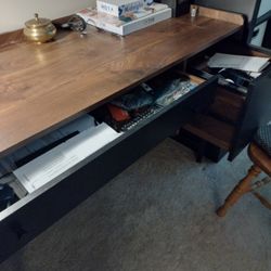 Beautiful Wooden Laminated Desk