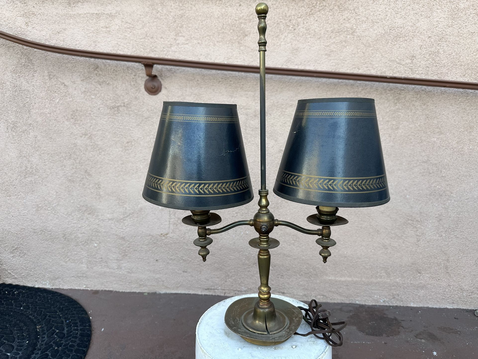 Double Lamp In Good Condition  They Both Work   Vintage 