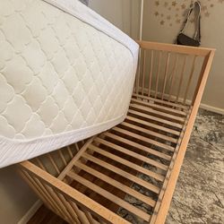 dadada Soho 3-in-1 Convertible Crib - Newton Waterproof Mattress