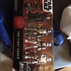Collector Star Wars Figurines In Unopened Box Collection Only $40 Firm